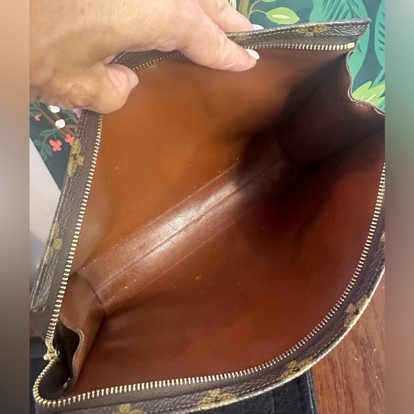 TEMP OFF MARKET Louis Vuitton🤎💃 Monogram Canvas Cosmetic Clutch Insert & Strap - Picture 5 of 9